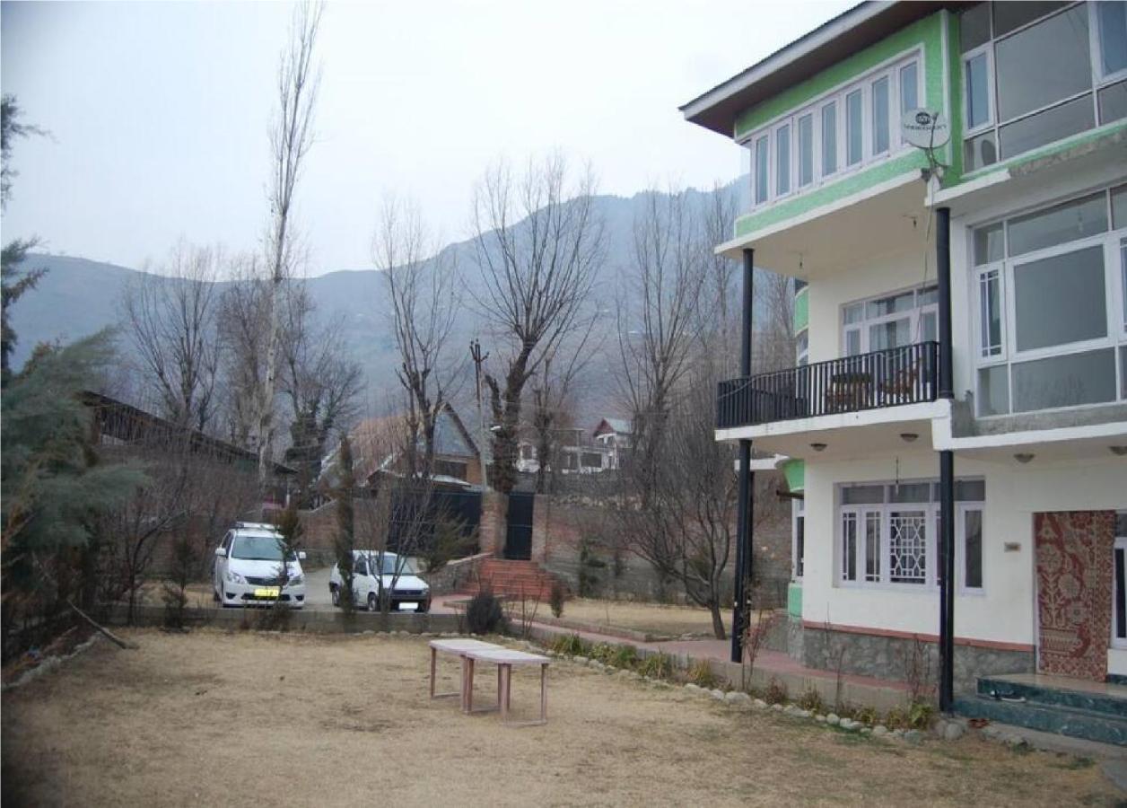 Calm Holiday Inn Srinagar  Exterior photo