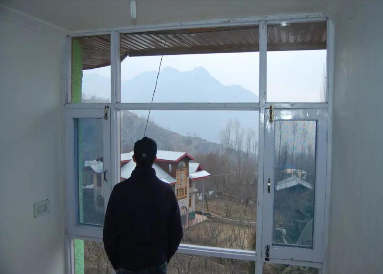 Calm Holiday Inn Srinagar  Exterior photo